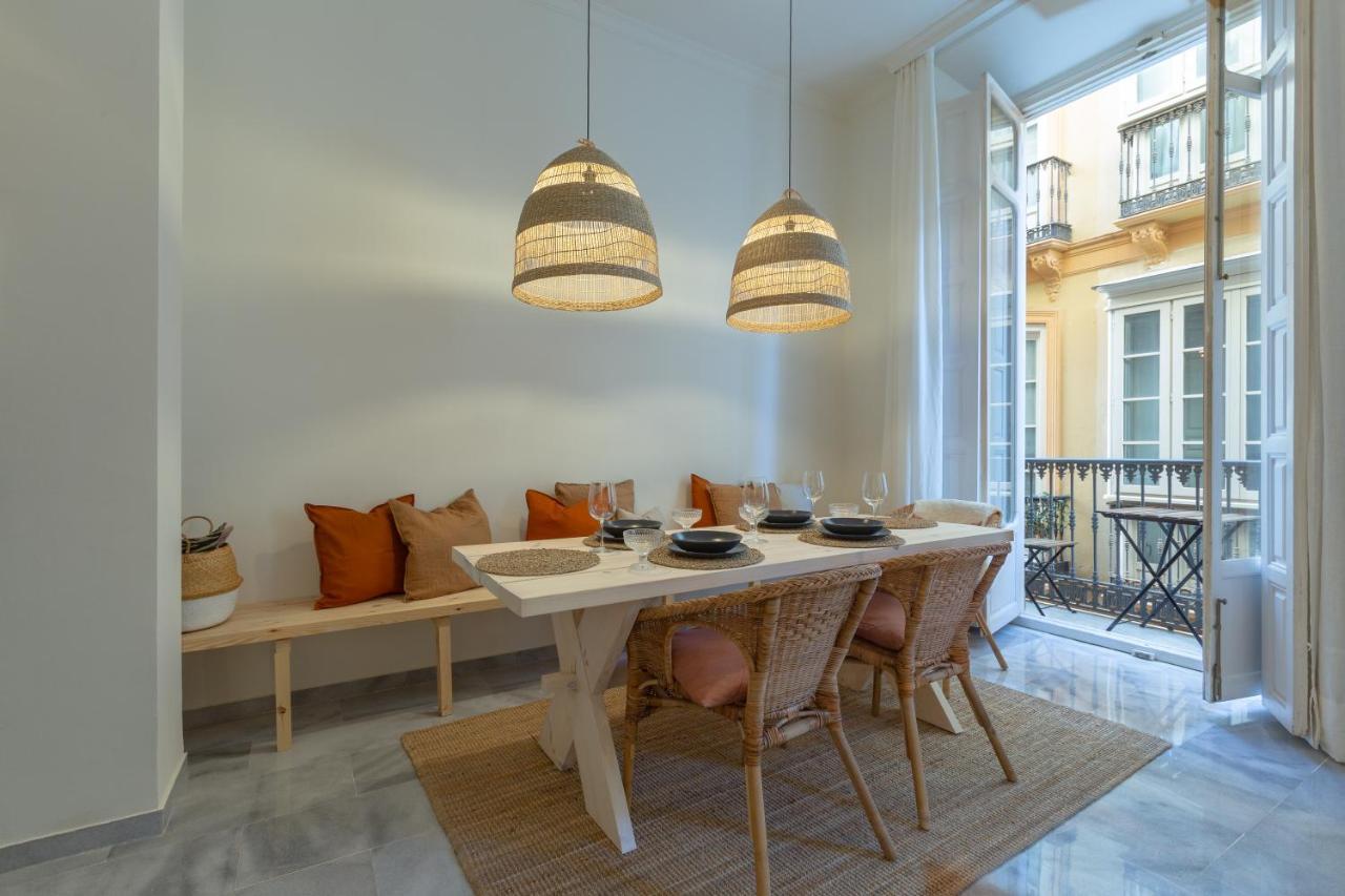Puerta De Larios: Central Three-Bedroom Apartment With Balconies And Patio Málaga Buitenkant foto